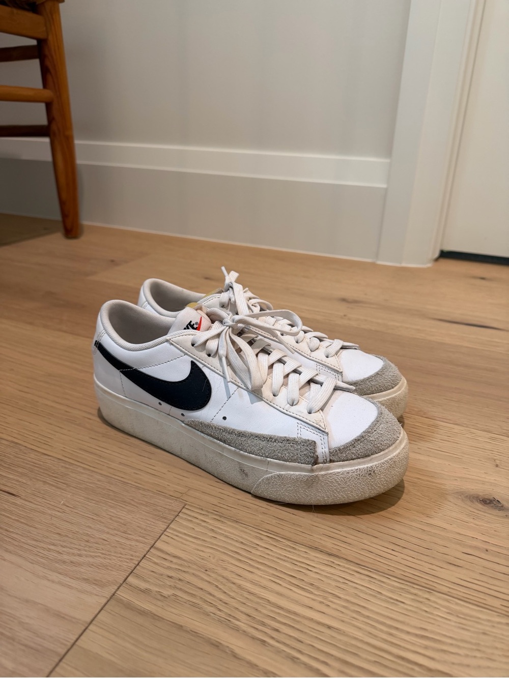 Nike White Low-Top Sneakers with Black Swoosh